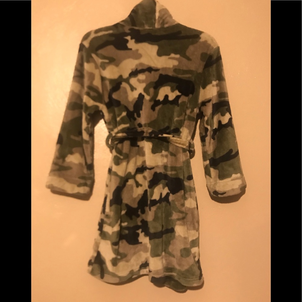 Faded Glory kids camouflage robe size 10-12